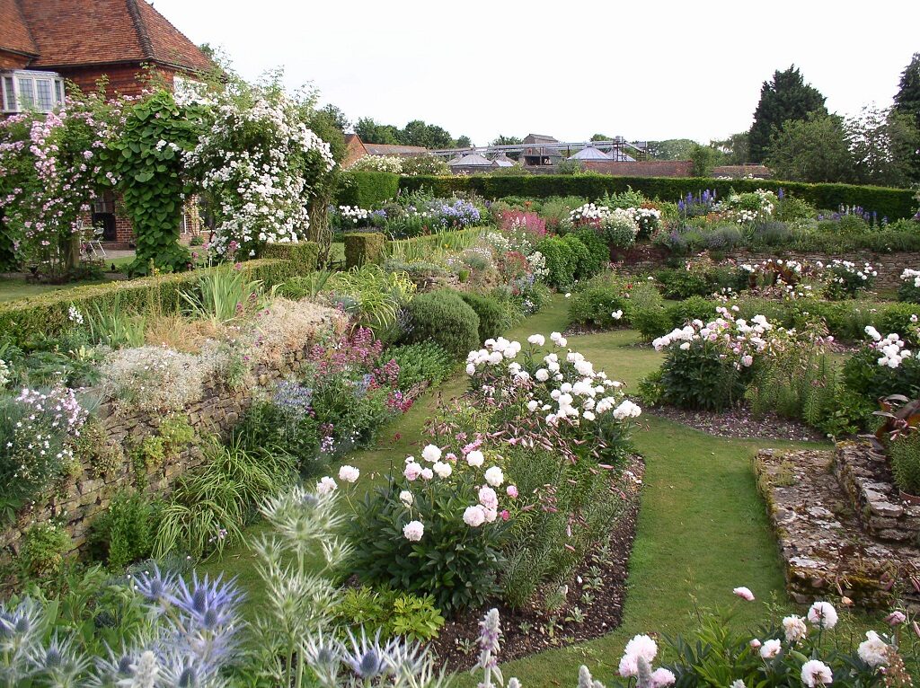 Top Lawn & Rose Garden 2019